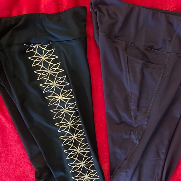 A pair of Maurice’s in motion (black/gold), pair of apana (dark purple) both M - Picture 4 of 4